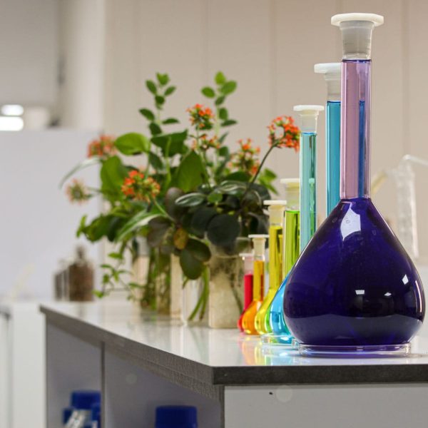 آزمایشگاه صنایع غذایی ایمن کیا صنعت